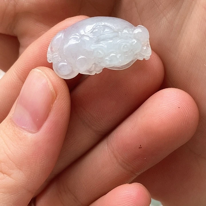 翡翠未镶嵌颈饰貔貅