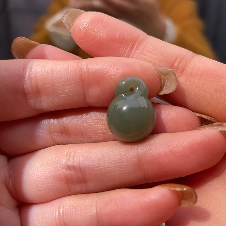 ****和田玉未镶嵌颈饰