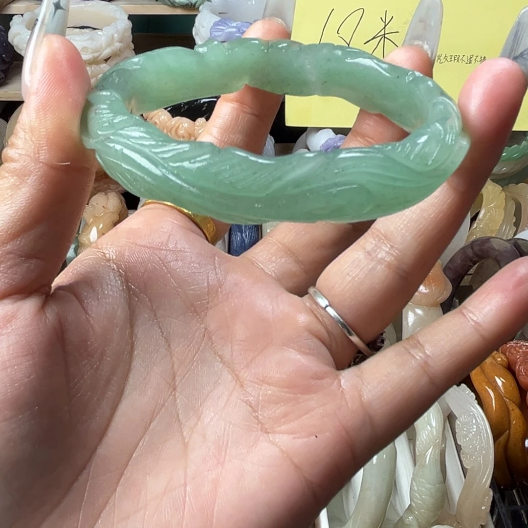 石英质玉未镶嵌雕花手镯