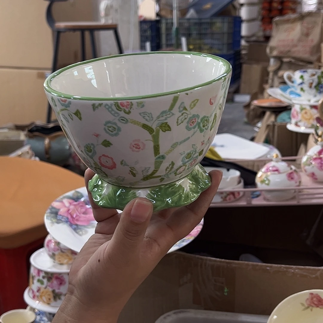 琉璃手工艺品陶瓷制品和各种材料加工的
