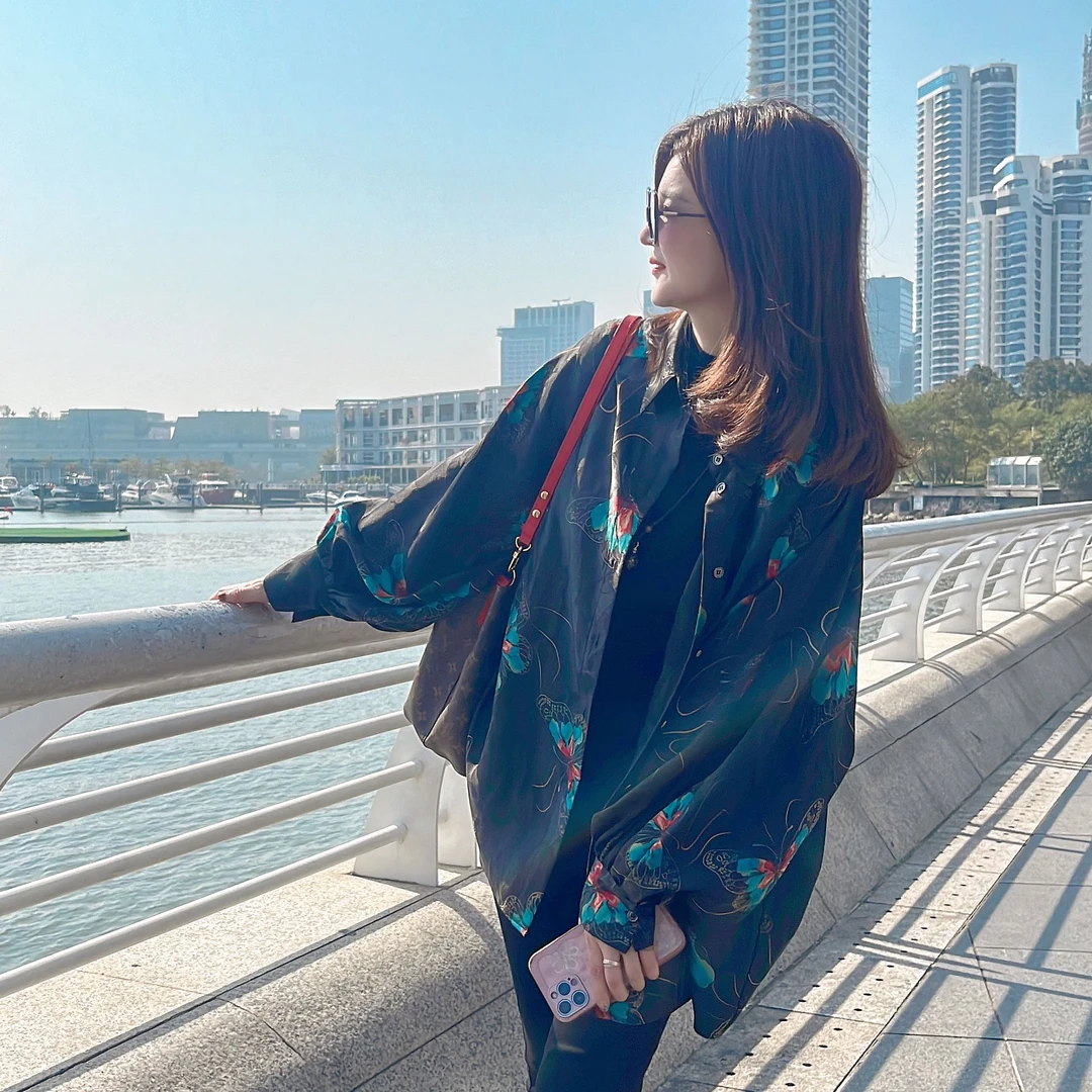 【玉洁定制】“蝶恋花”香云纱衬衫复古蝴蝶印花宽松上衣J24335