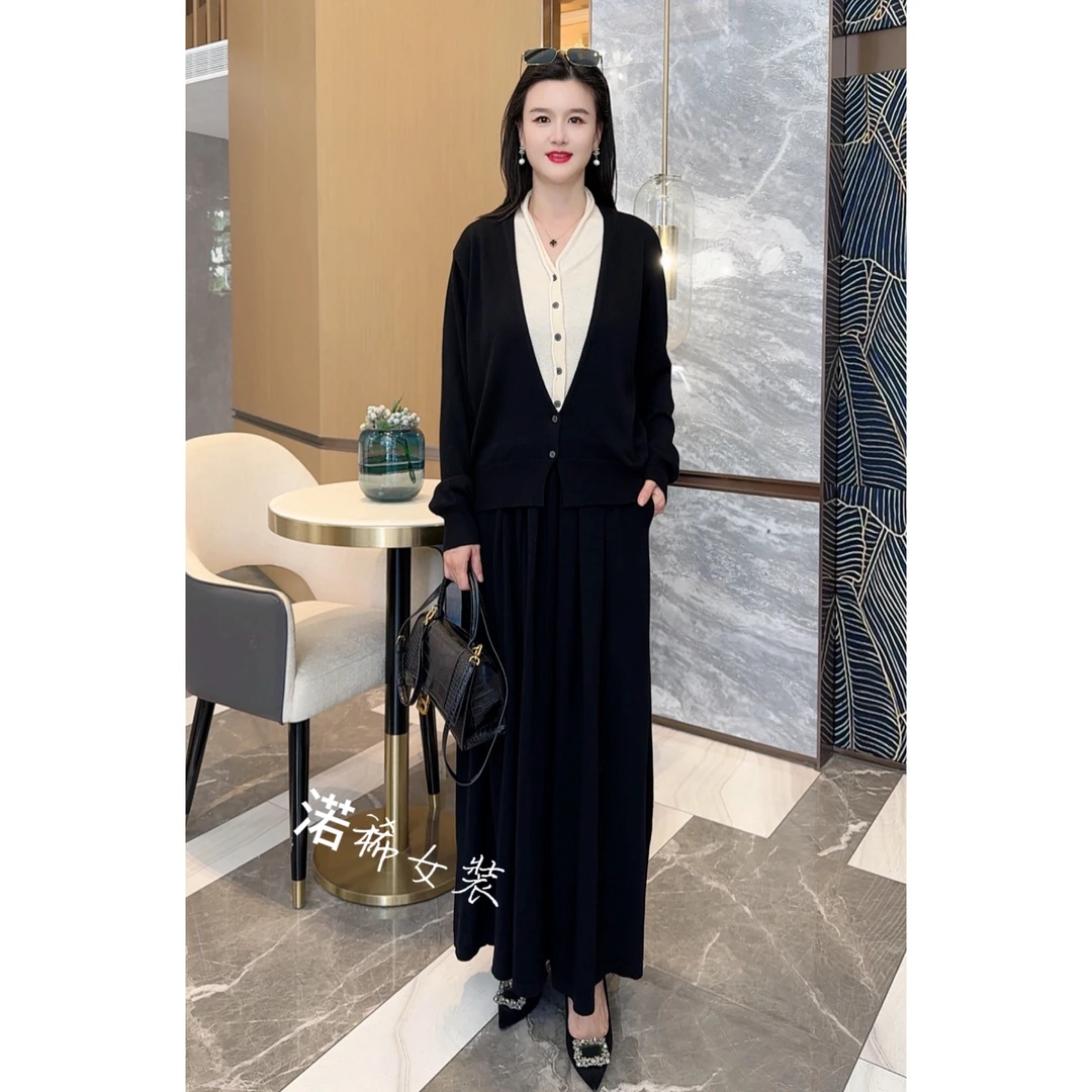 2025秋冬新品时尚百搭撞色针织V领拼接扣子套装裙