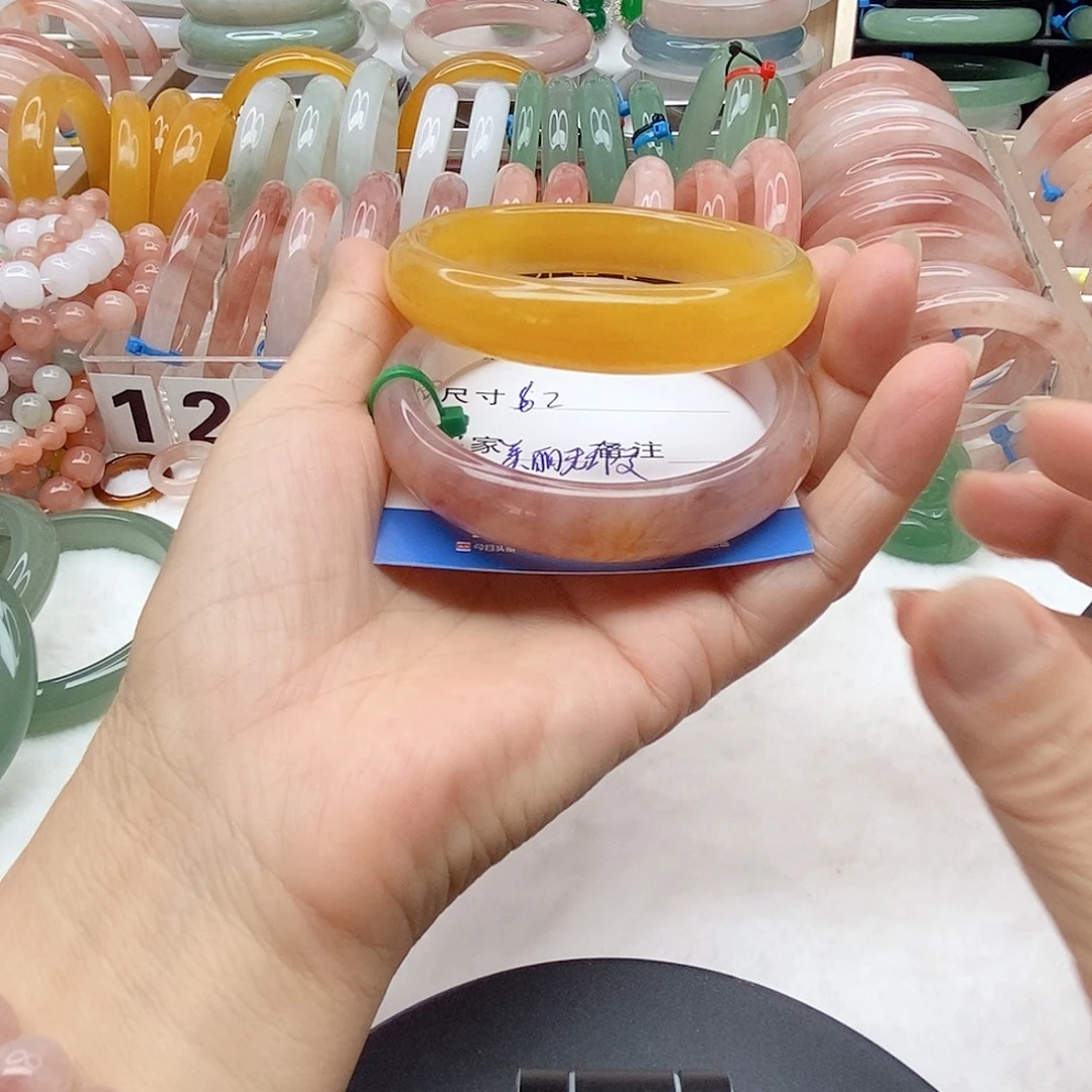 未镶嵌手镯石英质玉