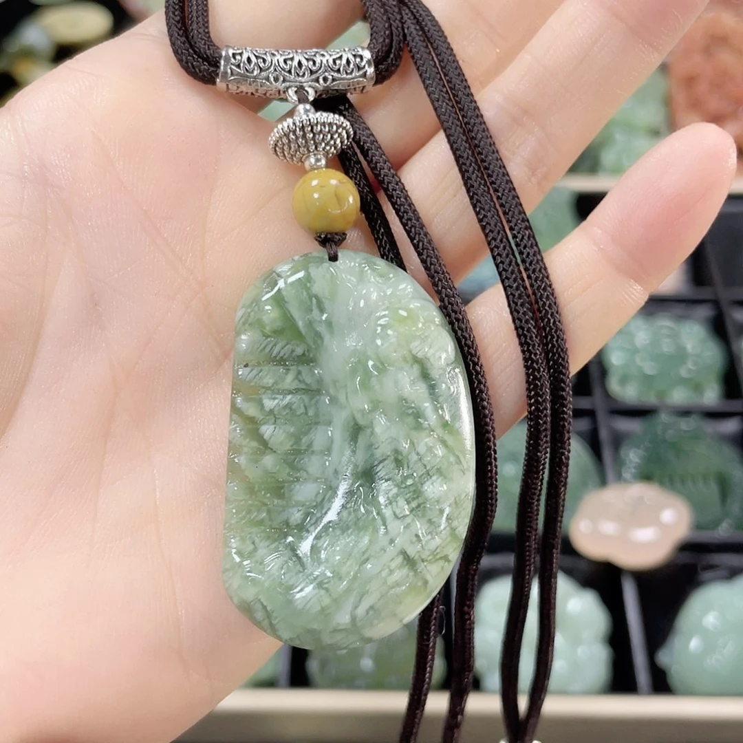 蛇纹石玉颈饰未镶嵌