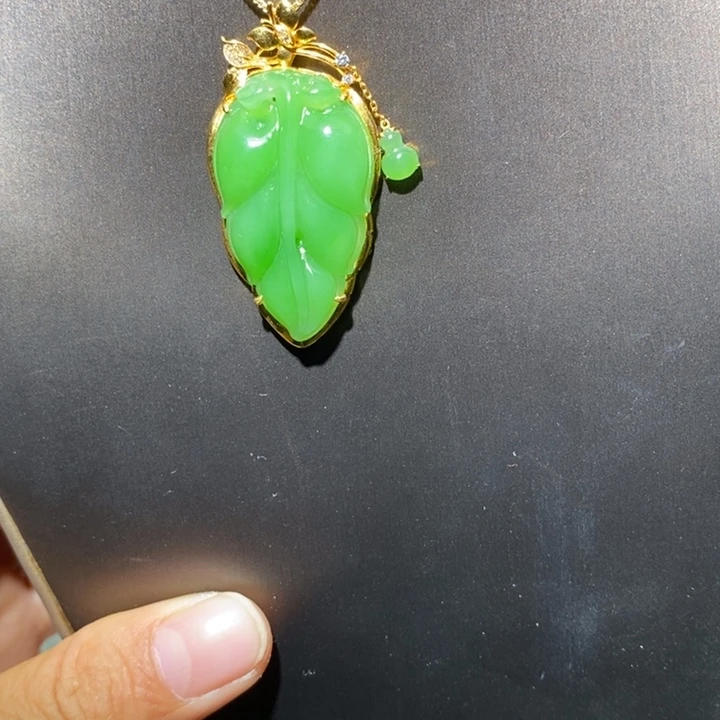 一***宸和田玉（碧玉）18K金镶嵌颈饰