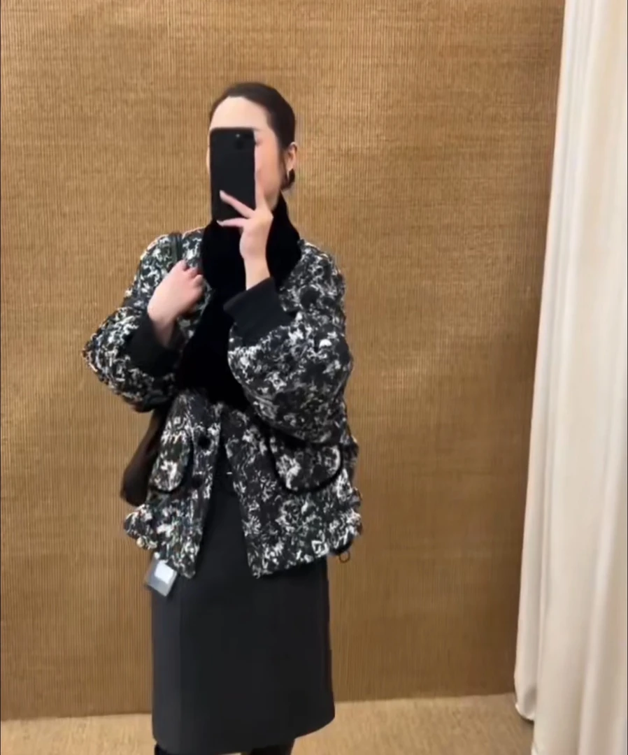 89073-1文艺范复古丝绒围巾款羽绒服女冬2025新款白鸭绒保暖外套
