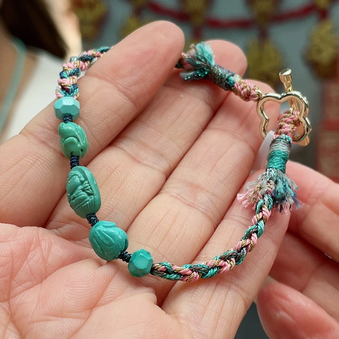 绿松石颈饰未镶嵌