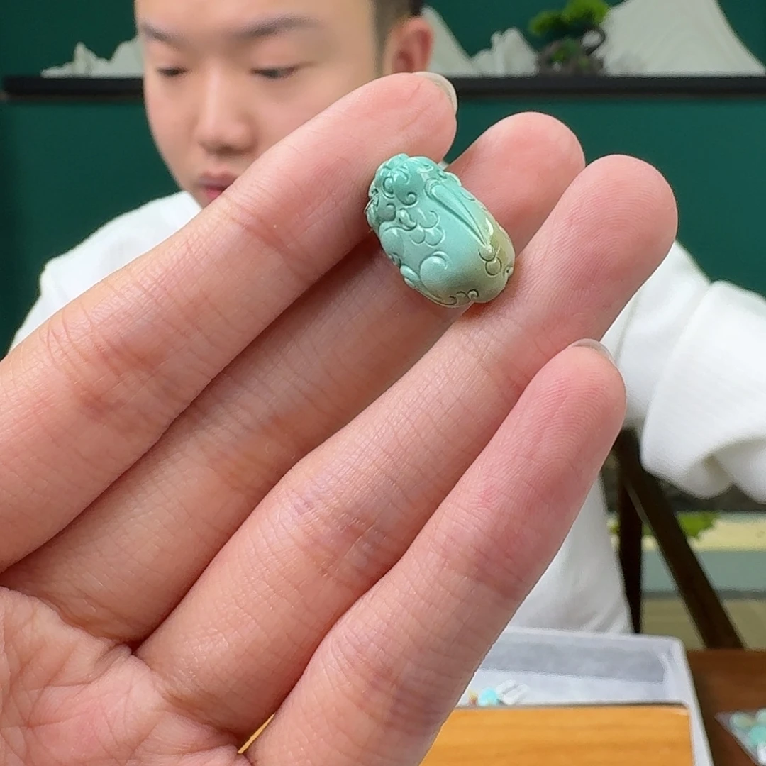绿松石未镶嵌珠宝奇石