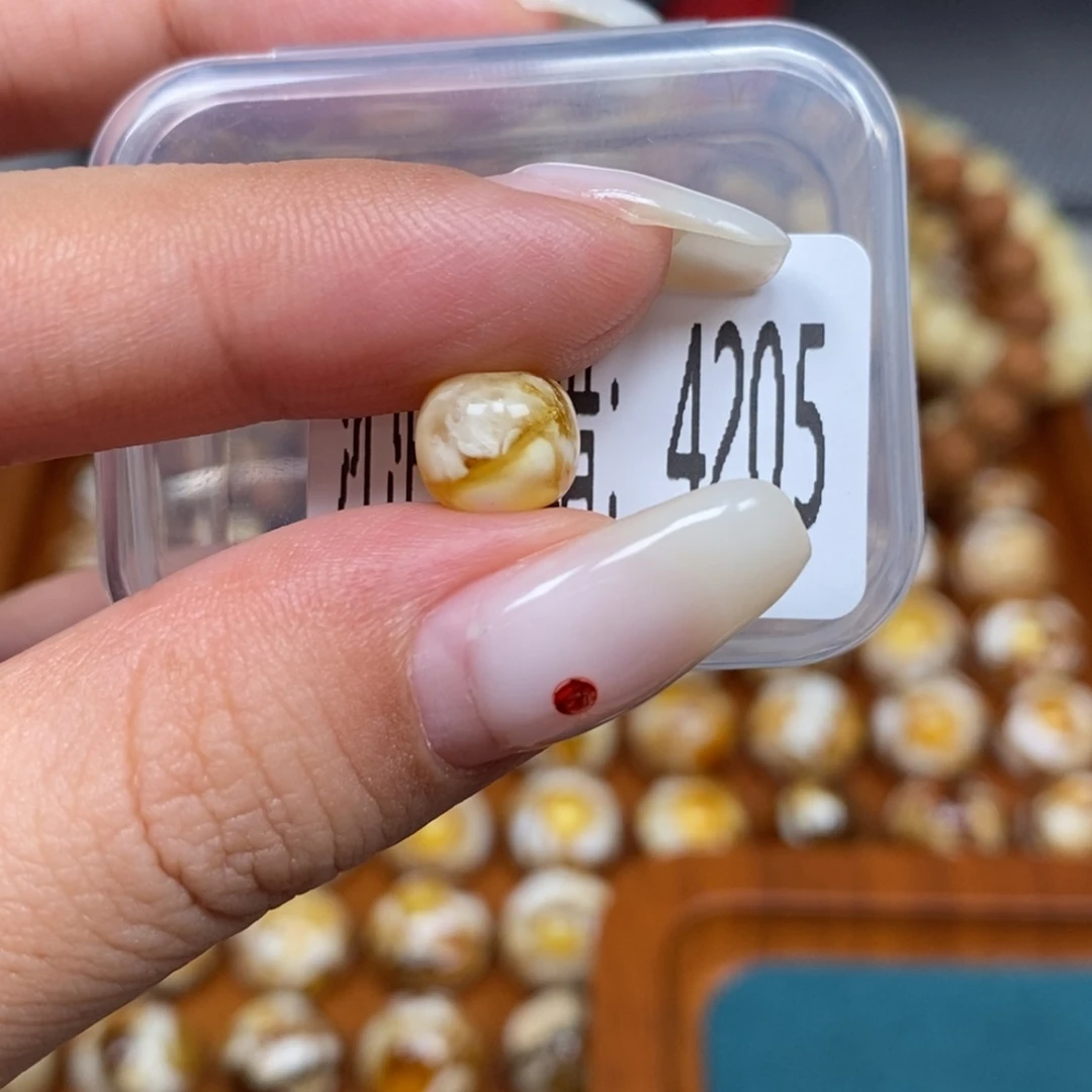 蜜蜡未镶嵌珠宝奇石4205