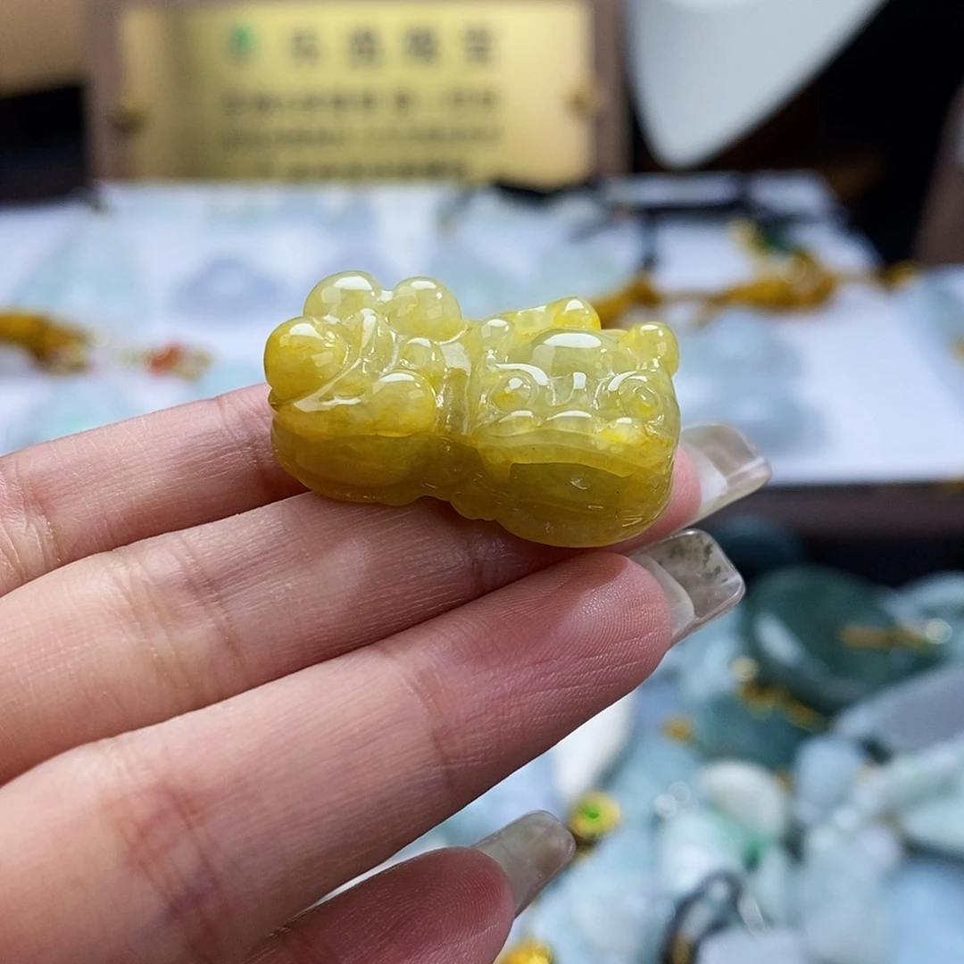 翡翠未镶嵌颈饰5000