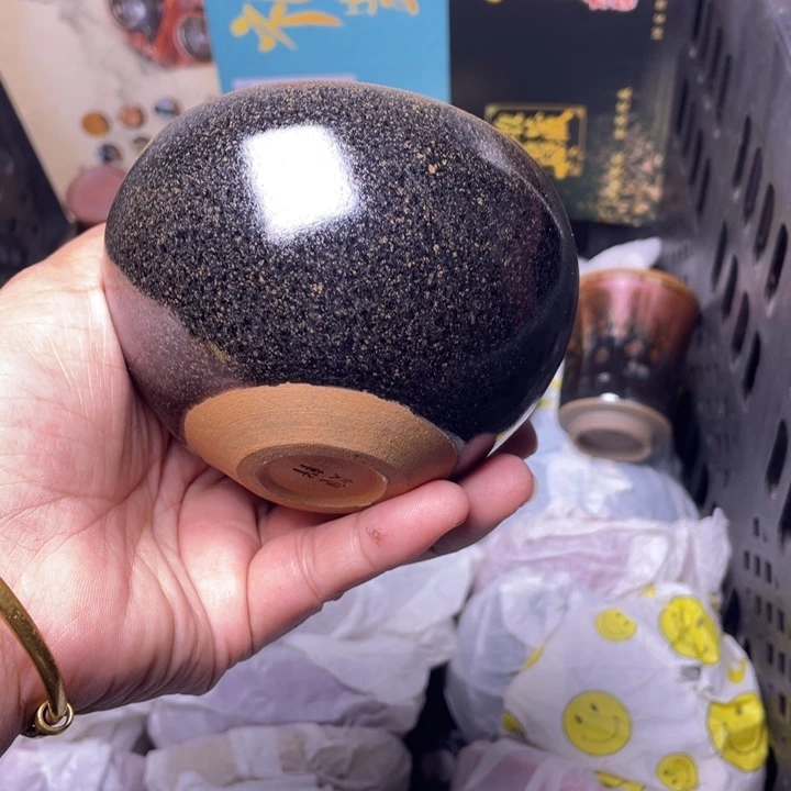 茶盏我不是说明他在做