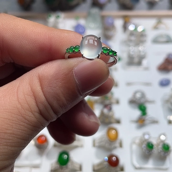 翡翠配石18K白冰戒指