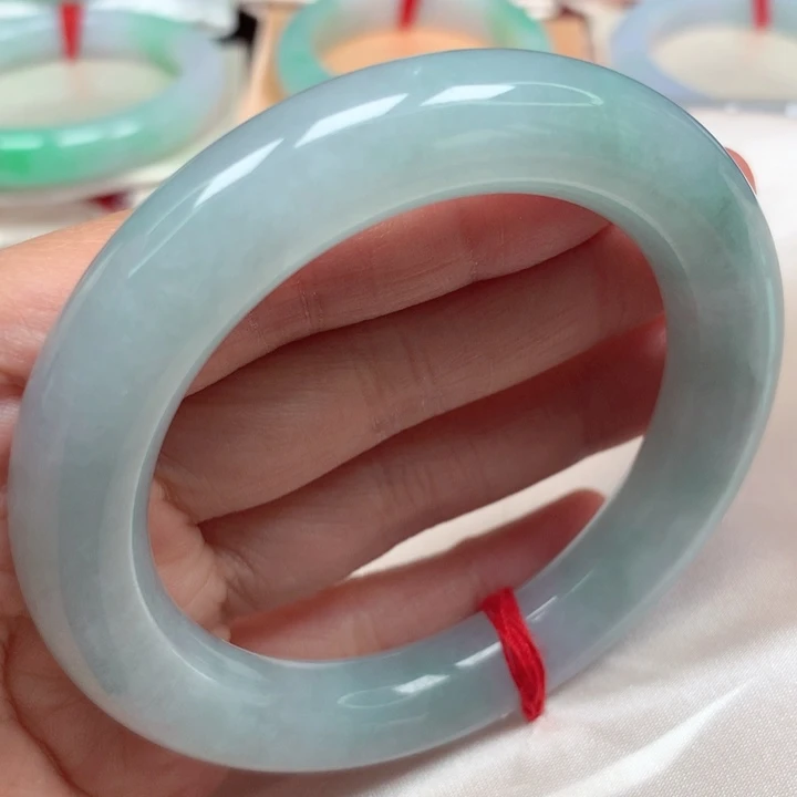 翡翠手镯未镶嵌胖圆葡萄肉