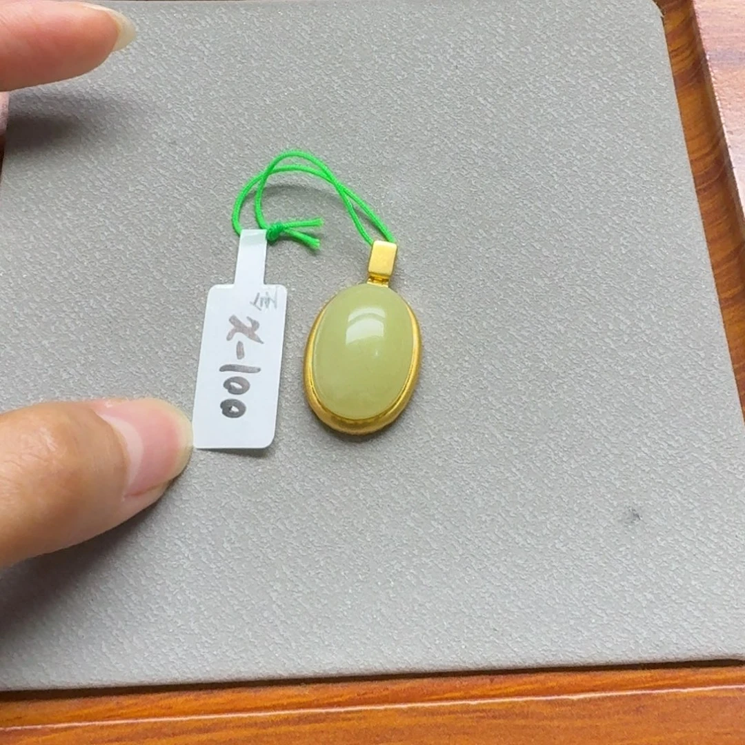 和田玉18K金镶嵌颈饰