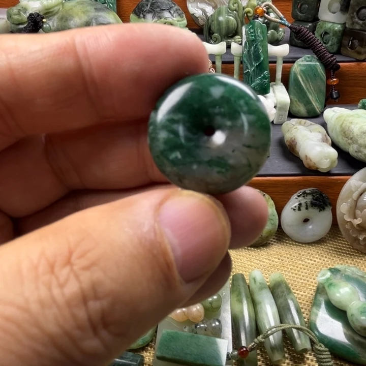 独山玉未镶嵌珠宝半成品
