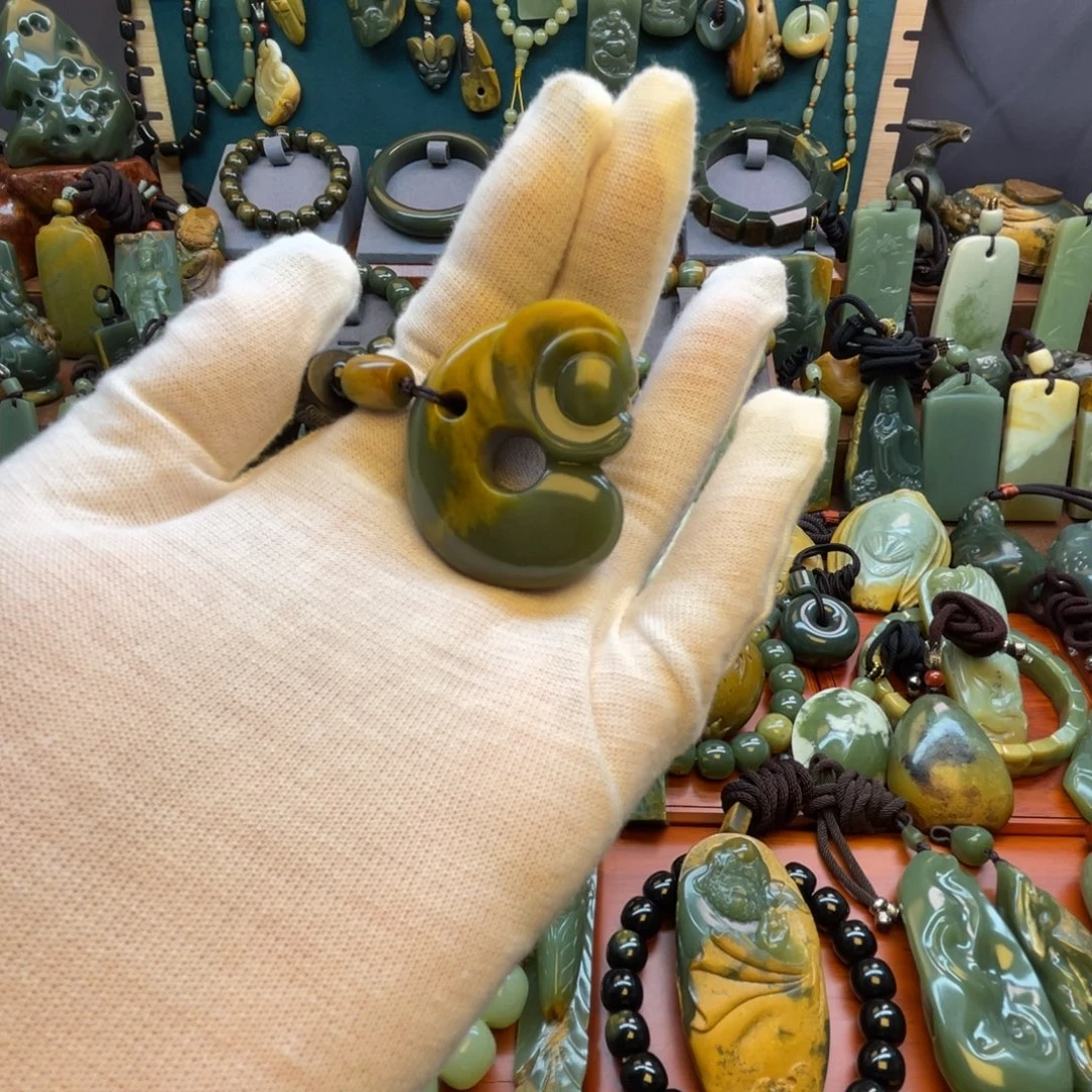 半***半岫岩河磨玉（透闪石质玉）未镶嵌颈饰