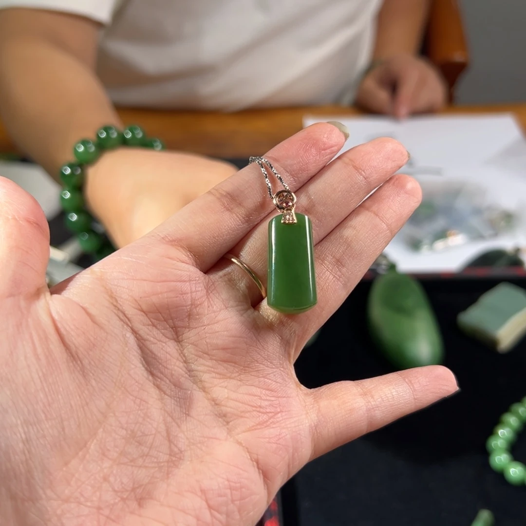 和田玉（碧玉）18K金镶嵌颈饰