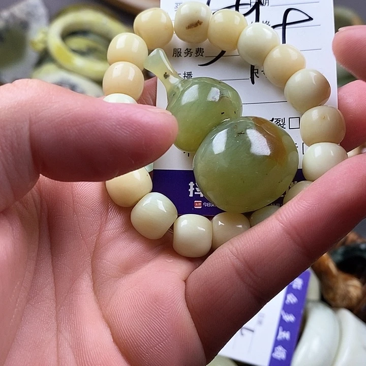 未镶嵌蛇纹石玉手链开****?