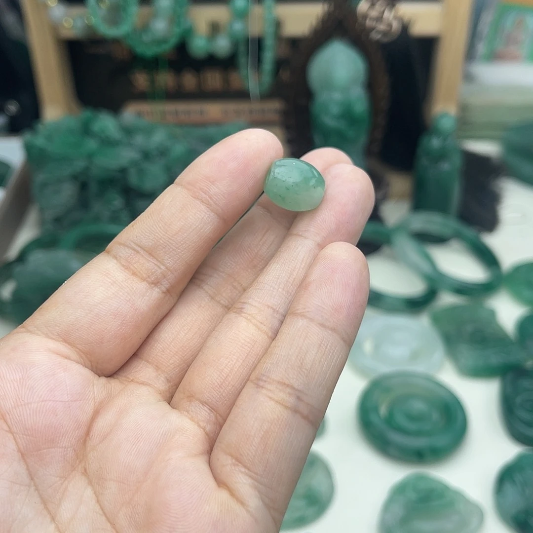 石英质玉未镶嵌颈饰