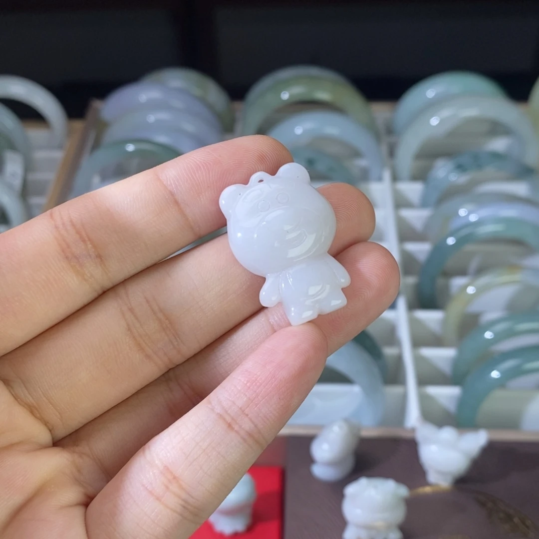 颈饰未镶嵌翡翠好