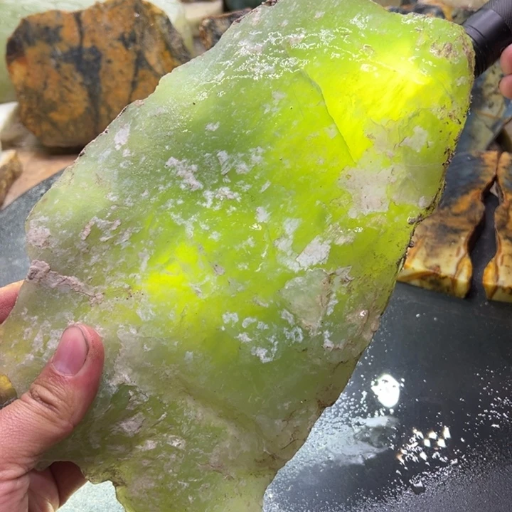 未镶嵌蛇纹石玉珠宝奇石
