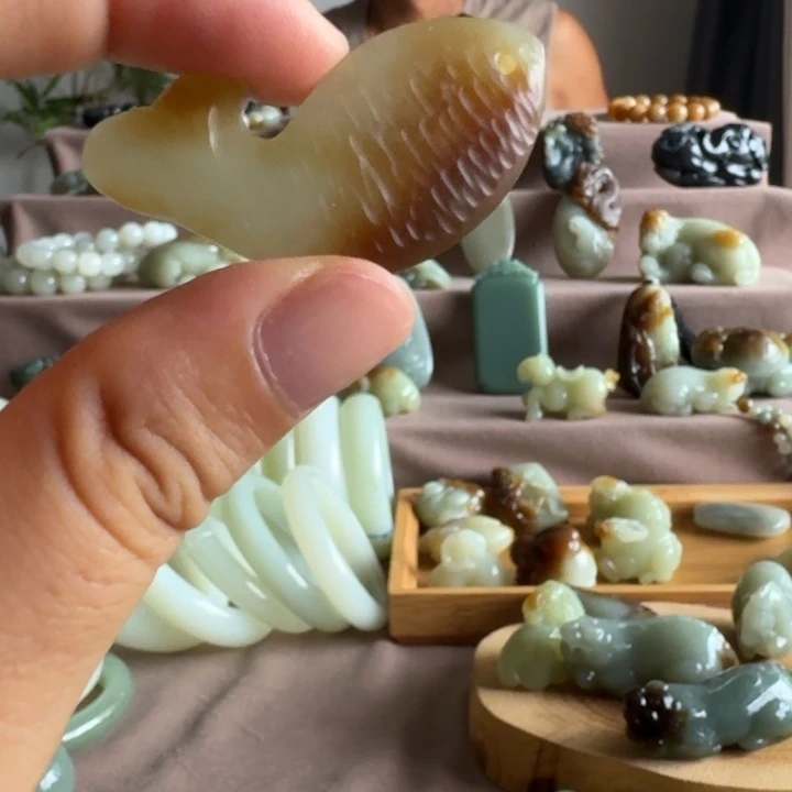 和田玉（糖玉）未镶嵌颈饰