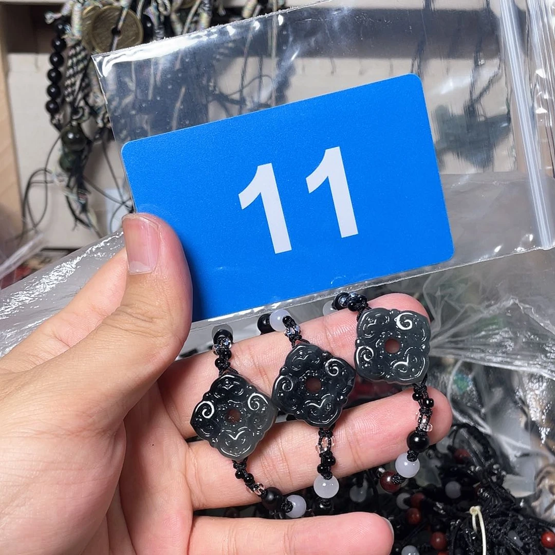 蛇纹石玉颈饰合金