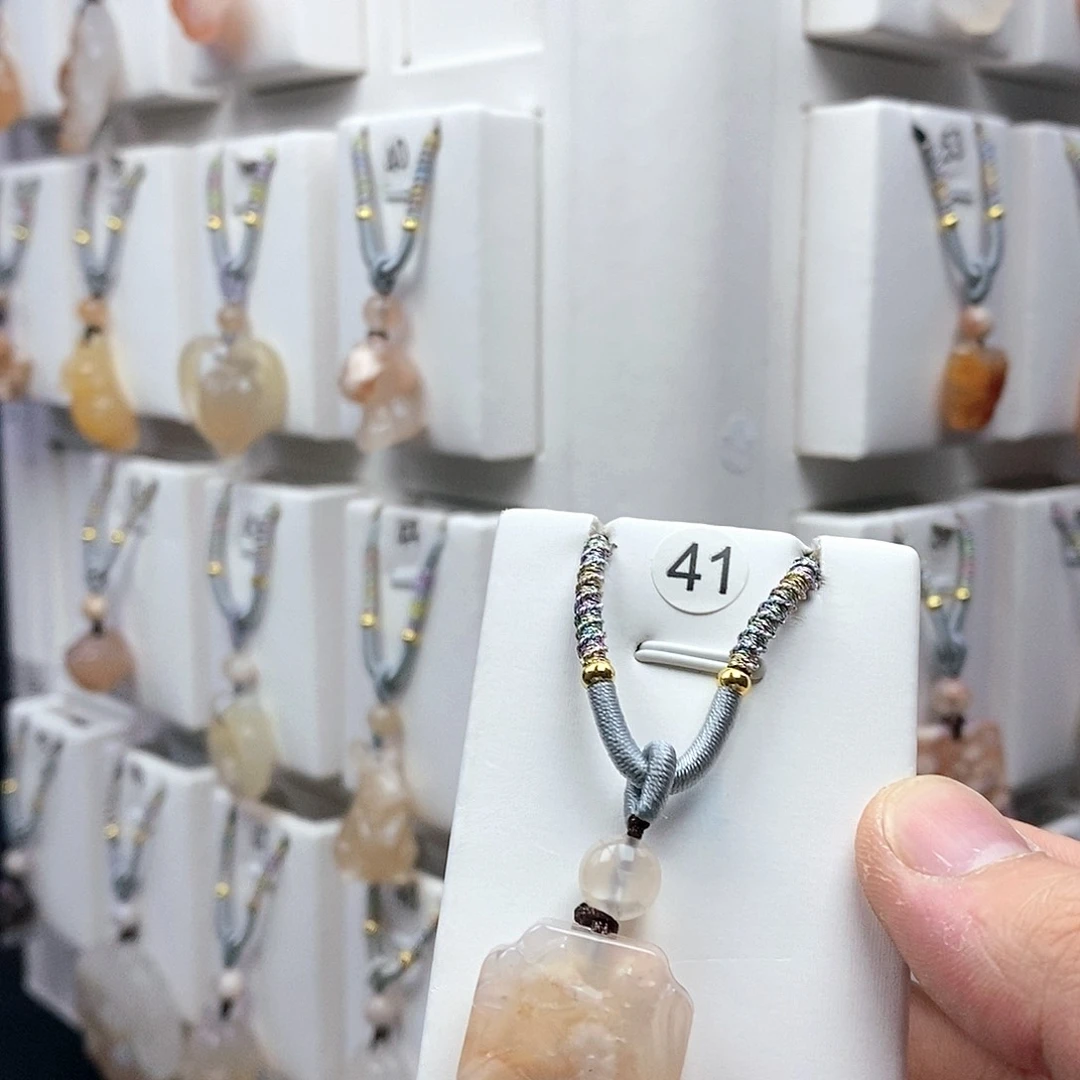 石英质玉颈饰未镶嵌不*别