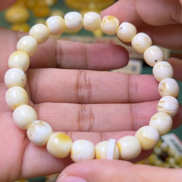 蜜蜡未镶嵌珠宝奇石