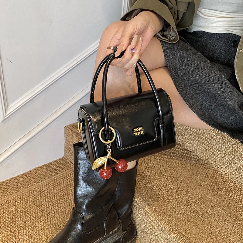 翻盖亮面纯色手工车缝线通勤风单根单肩款单肩包拉链