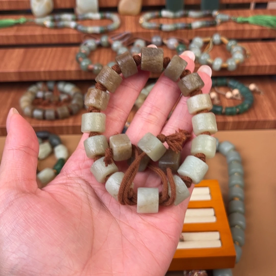 奶***鸡和田玉（糖玉）未镶嵌颈饰