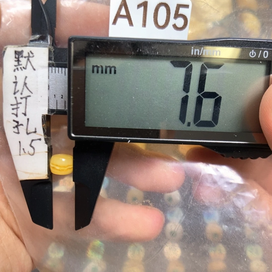 裸石蜜蜡未镶嵌小一线天带沁色纹路明显