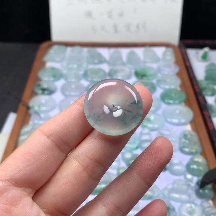 颈饰未镶嵌翡翠冰种飘花平安扣