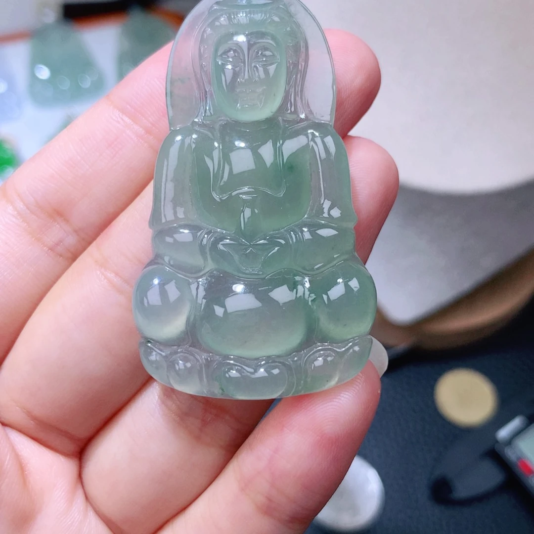 颈饰18K金镶嵌翡翠观音
