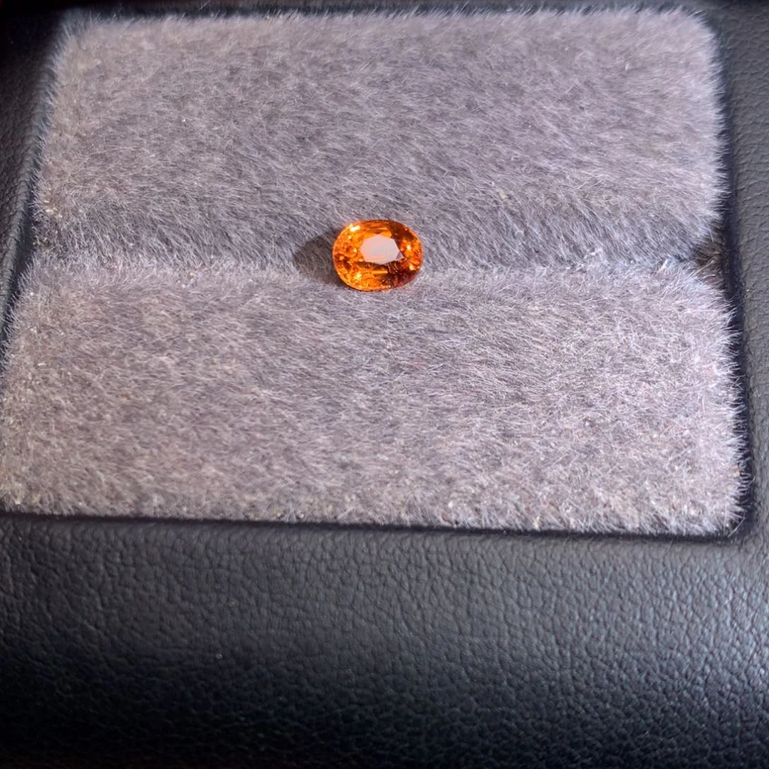 未镶嵌裸石石榴石（芬达石）0.98ct