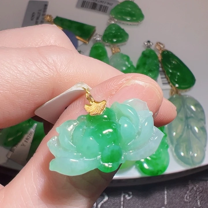 颈饰18K金镶嵌翡翠