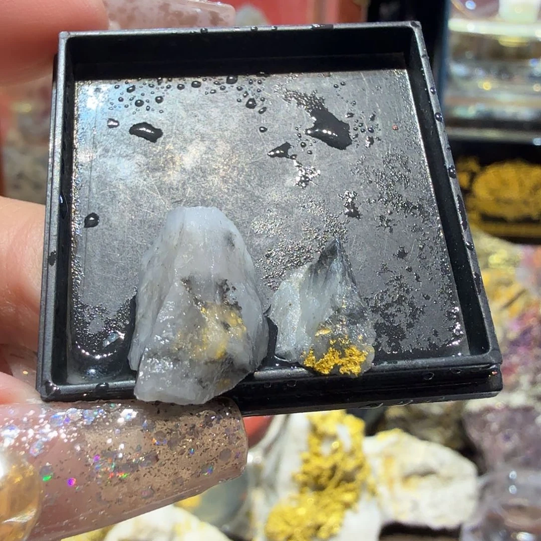 回3.3g左右聚金阁天然明金矿标