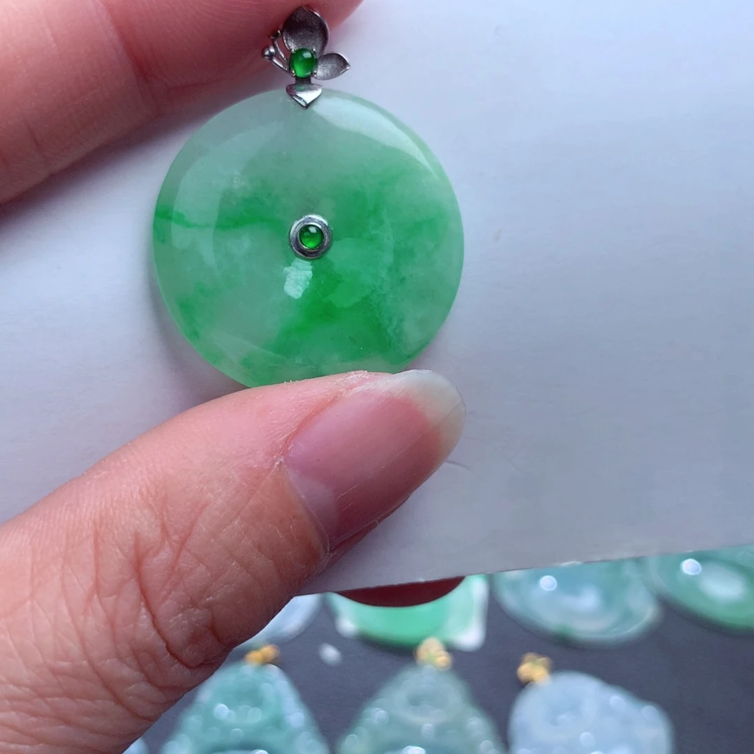 翡翠吊坠(不含链)18K金镶嵌