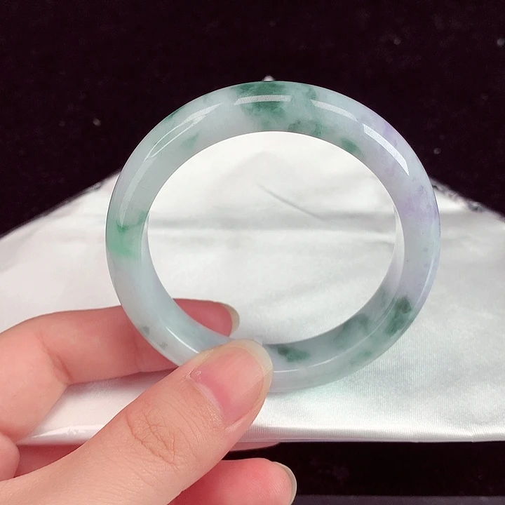 翡翠手镯未镶嵌翡翠