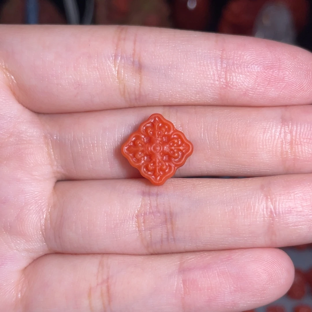 未镶嵌金刚杵雕刻背云11mm+南红玛瑙