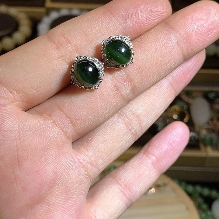【闪购商品】银S925镶嵌和田玉（碧玉）耳钉