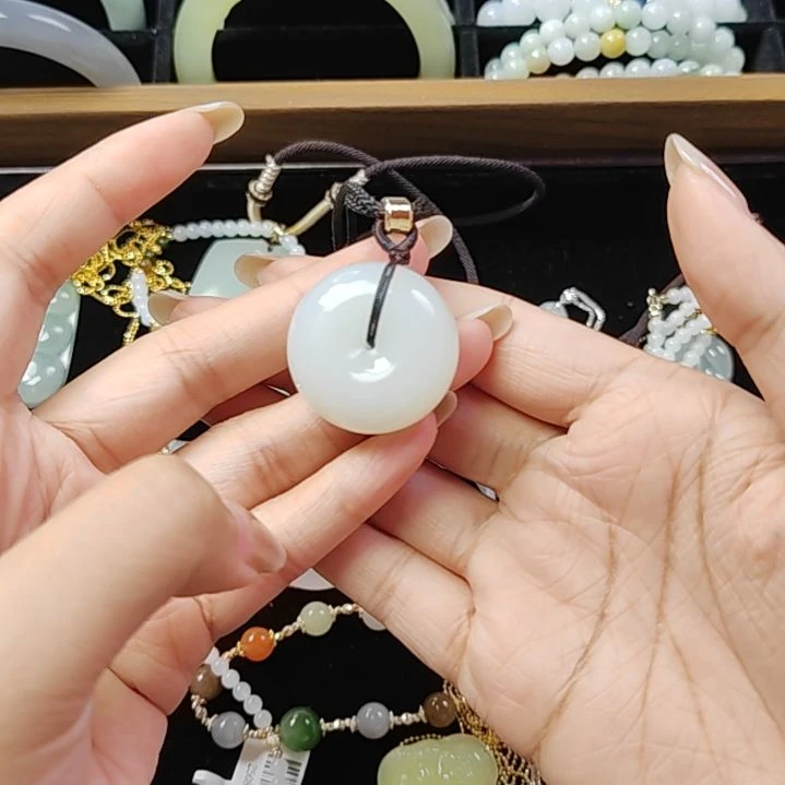 颈饰未镶嵌和田玉（白玉）和田玉碧玉平安扣