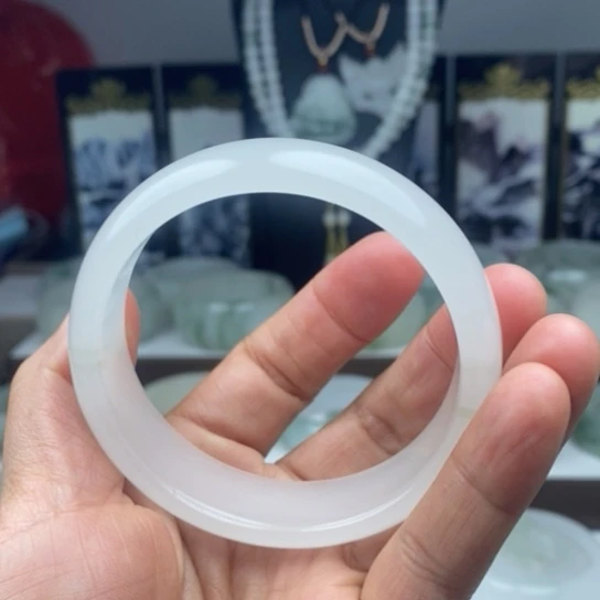 石英质玉（金丝玉）手镯未镶嵌妮****?