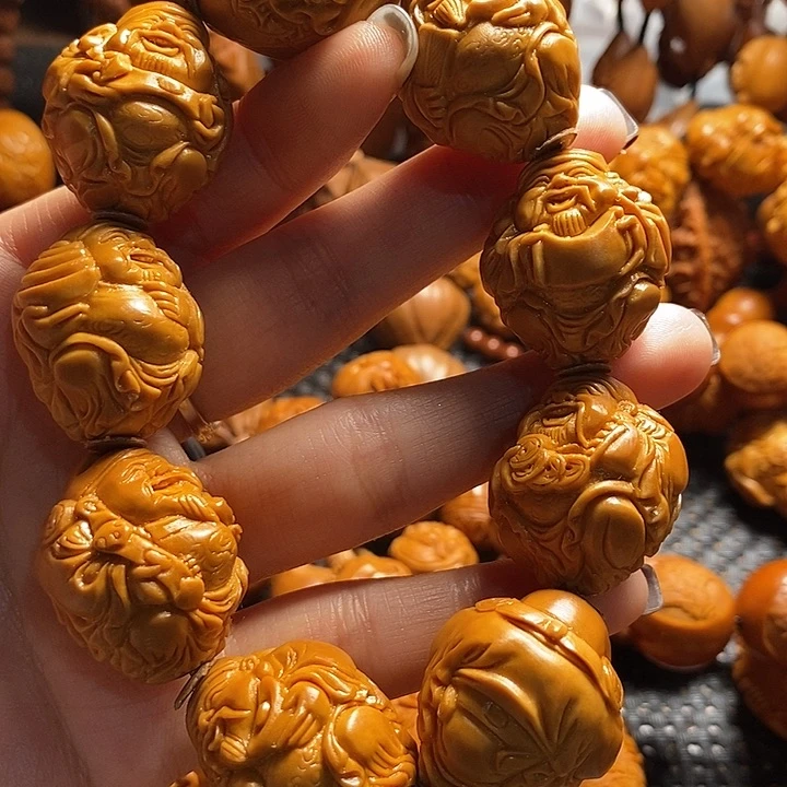 吊坠橄榄核来****长八方财神