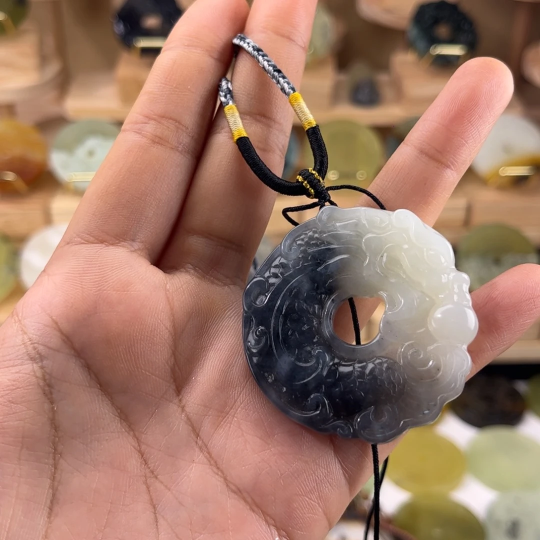 贪***痴蛇纹石玉未镶嵌颈饰