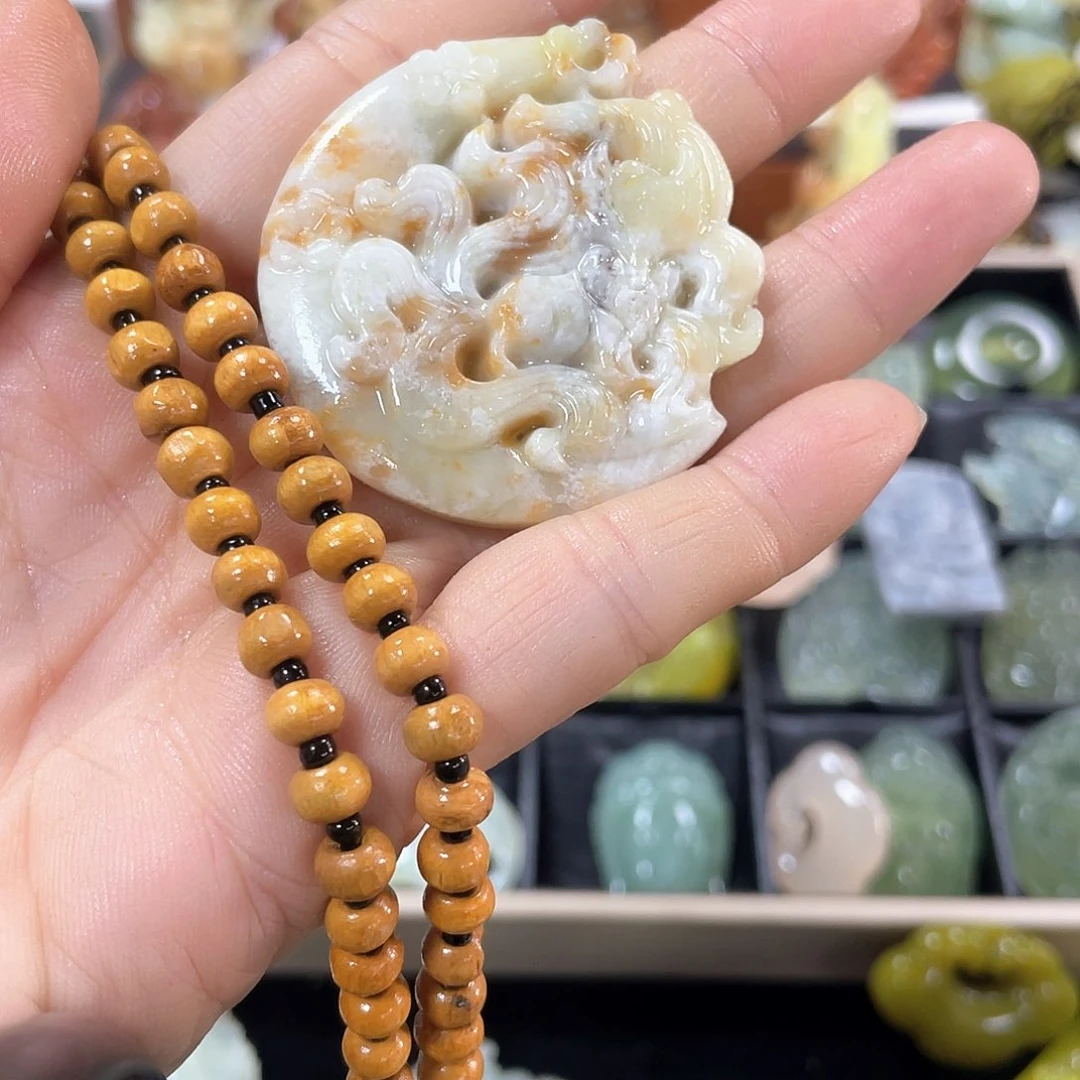 蛇纹石玉颈饰未镶嵌