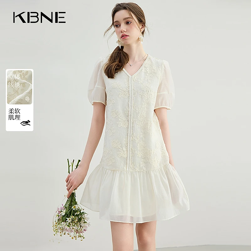 KBNE裙子女款爆款2025新款高级感夏季立体提花刺绣白色连衣裙气质