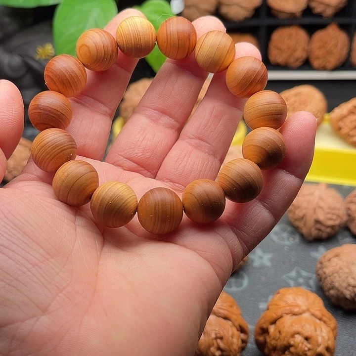 文玩核桃把件手串一条