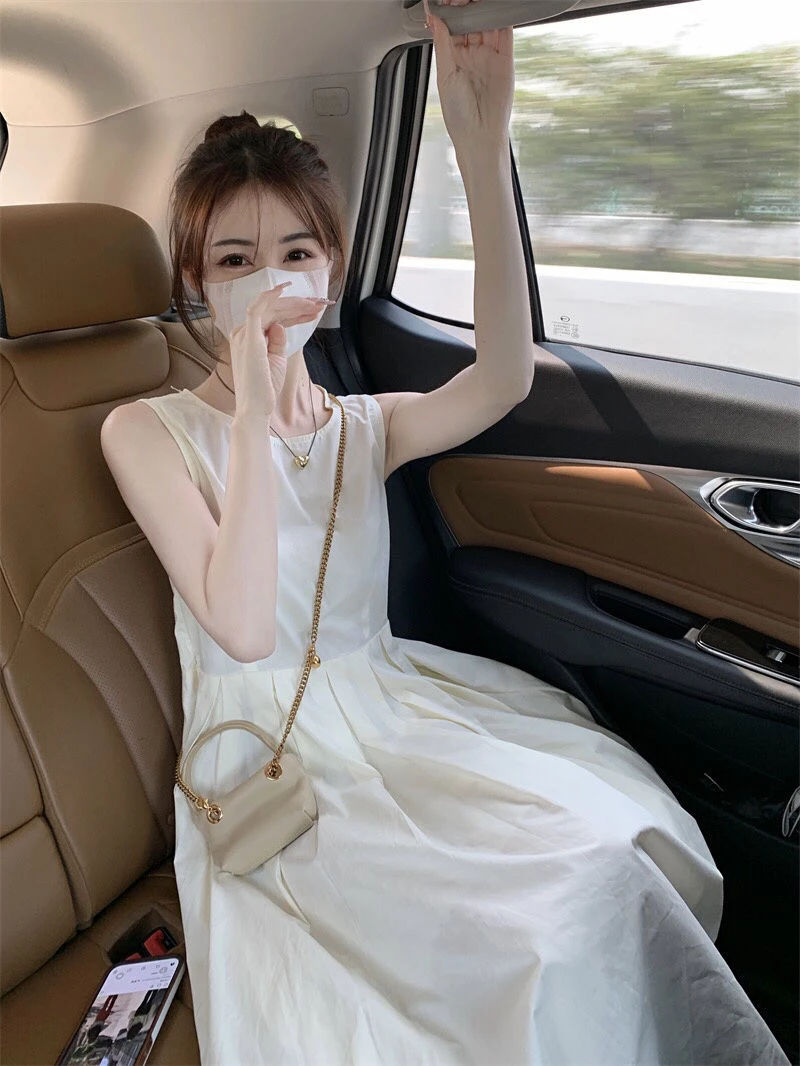 夏季新款女装茶歇法式米白色无袖连衣裙小个子减龄宽松百褶背心裙