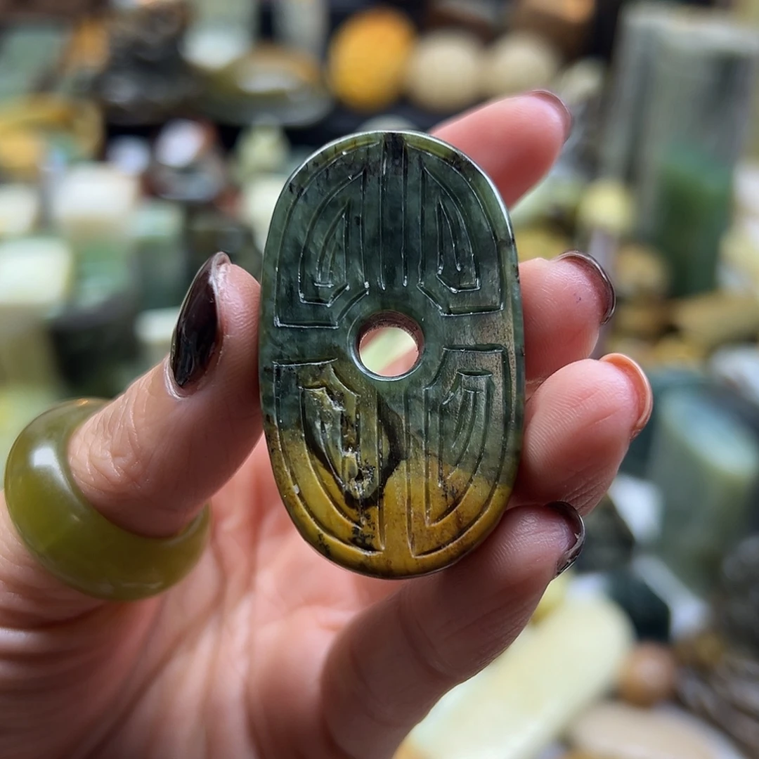 岫岩河磨玉（透闪石质玉）未镶嵌颈饰河磨玉牌牌